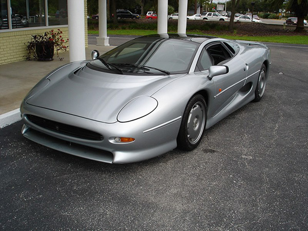 Jaguar XJ220